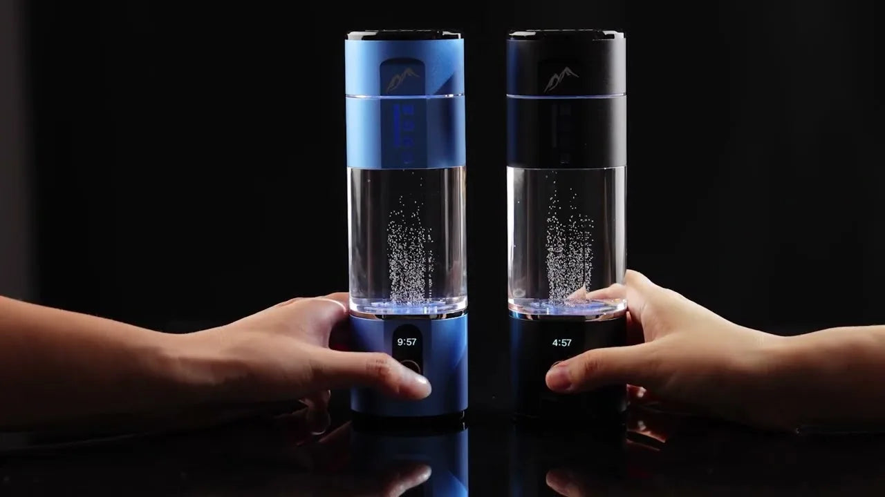 To Nord Hydrogen Bottle, blå og svart, som lager hydrogen